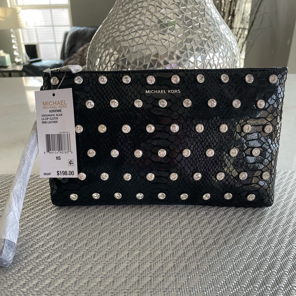 NWT!💋🖤MICHAEL KORS GORGEOUS STUDDED BLACK CLUTCH!